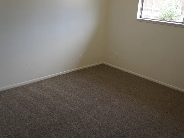 4051 Weyer St — Photo 6