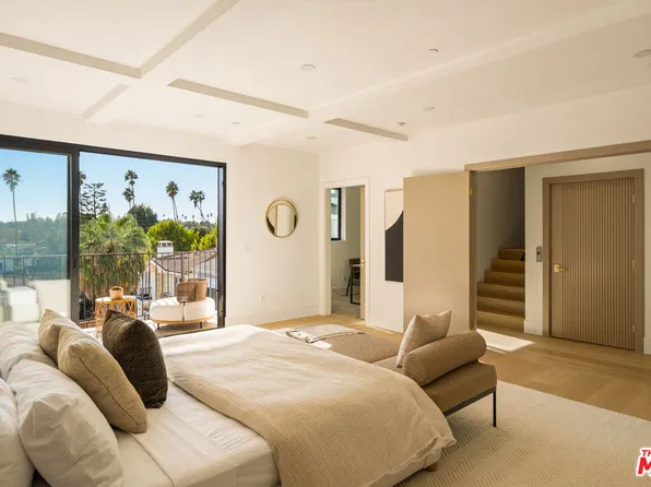 11967 Mayfield Ave #104, Los Angeles, CA 90049