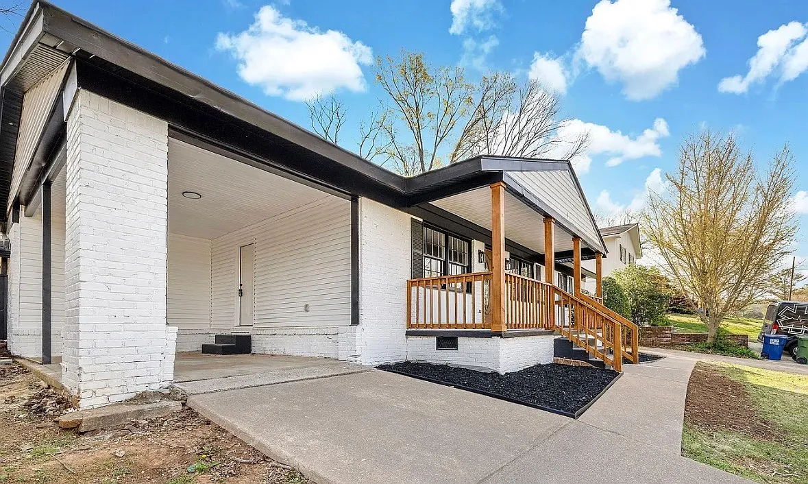 3 bed, 1545 sqft, $2,450 — Photo 3