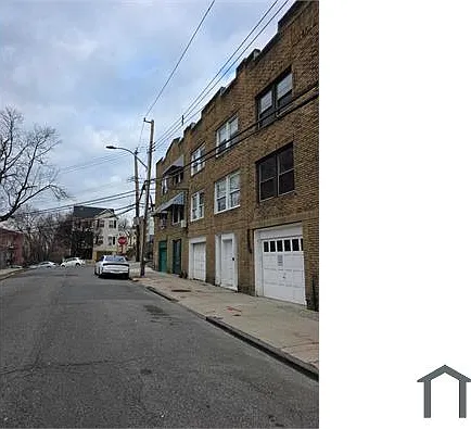 322 Woodworth Ave