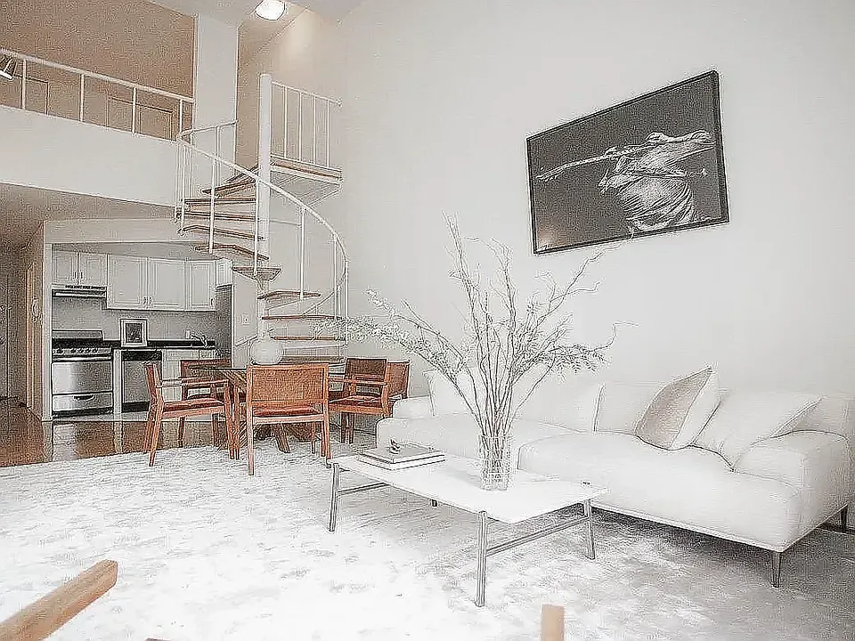 220 E 24th St #4G