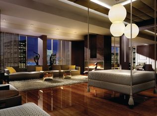 300 Front St W #121, Toronto, ON M5V0E9