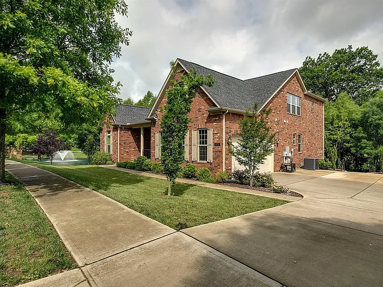 103 Stream Valley Blvd — Photo 2