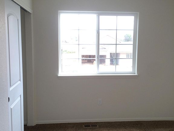 5th image of 569 Cherryridge Dr