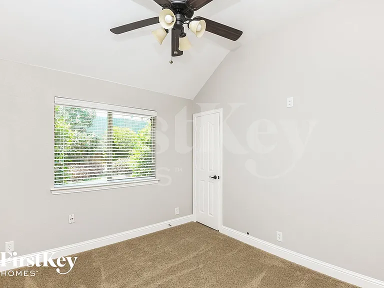 964 Tara Dr — Photo 12
