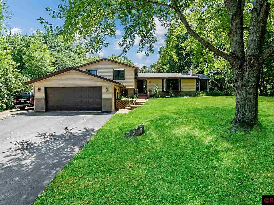 1st image of 302 Meadow Woods Dr
