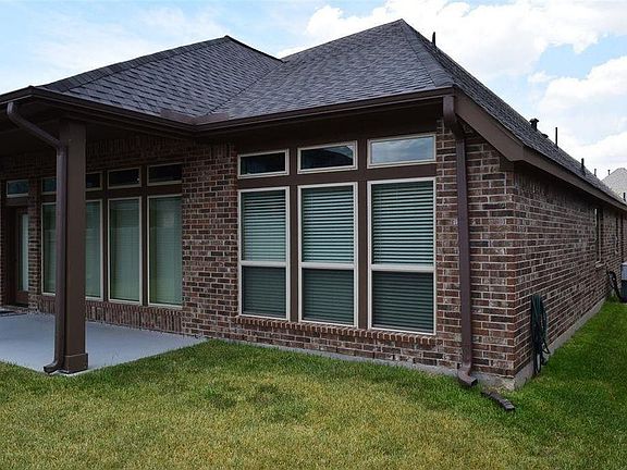 4th image of 2911 Naples Park Ln