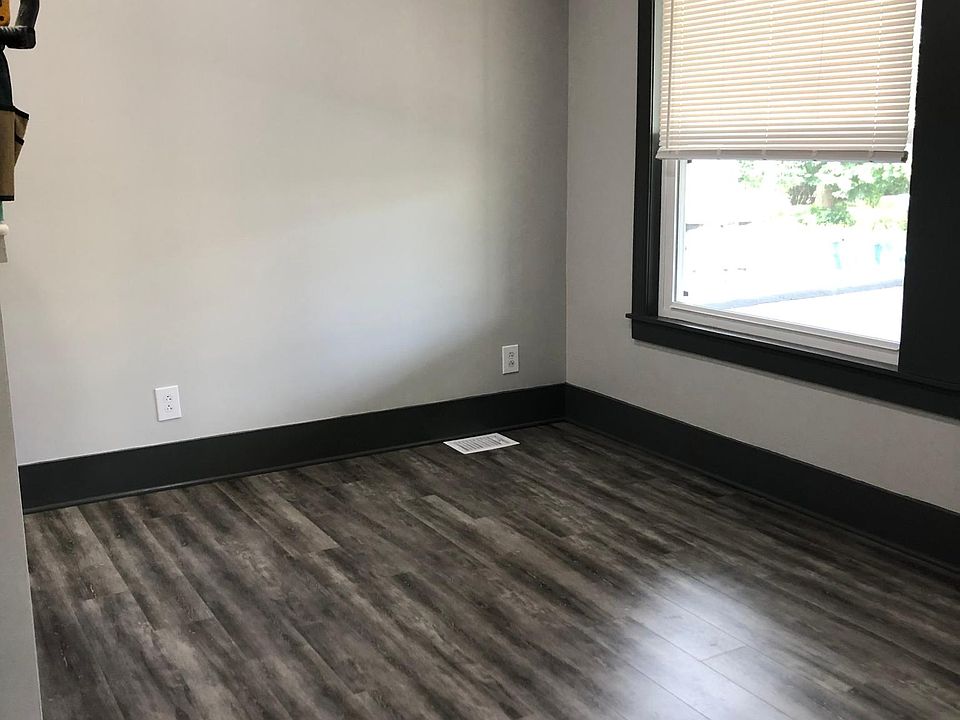 Large bedroom with large closet.