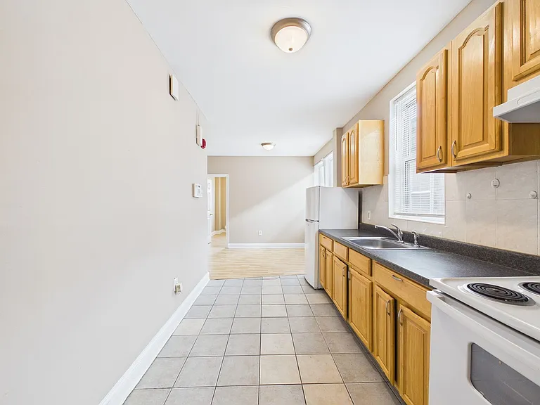 207 S 60th Street — Photo 5