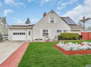 50 Timber Ln, Levittown, NY 11756