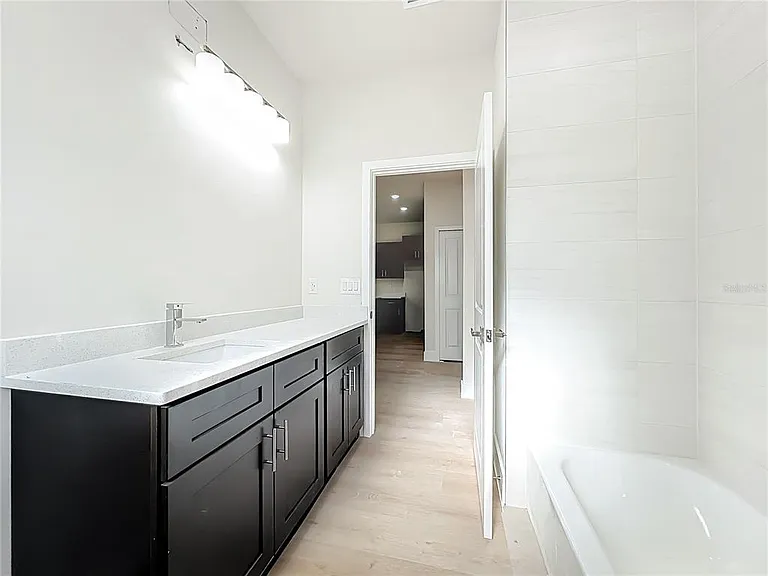 356 W 4th St — Photo 24