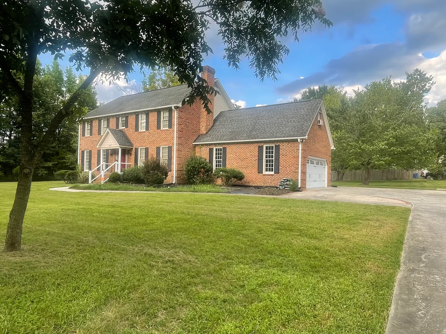 4 bed, 2.5 bath, 2664 sqft, $2,795 — Photo 2