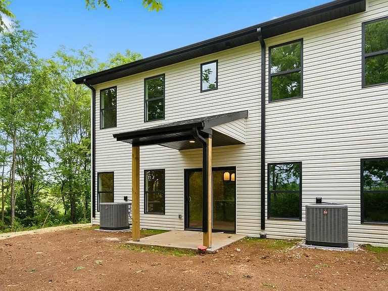 2191 W Parkview Ave — Photo 15