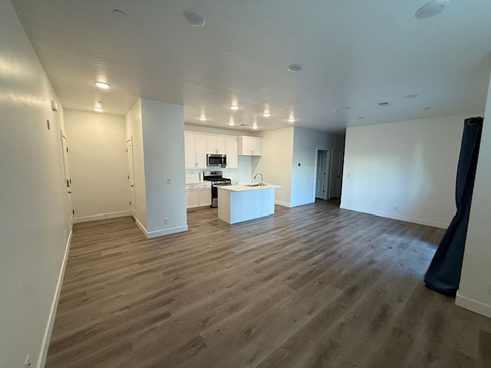 1st image of 5801 S Garnet Dr #4-304