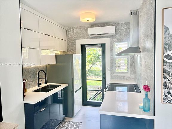 3rd image of 8270 NE 1st Pl #4