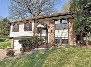 2359 Charter Wood Ct, Maryland Heights, MO