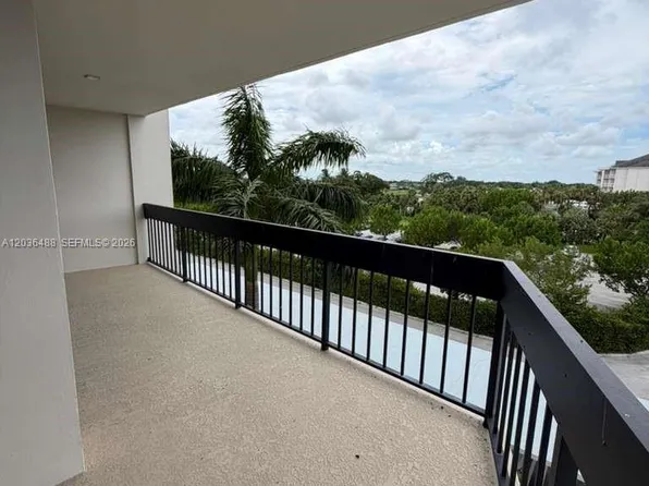2400 Presidential Way APT 403, West Palm Beach, FL 33401