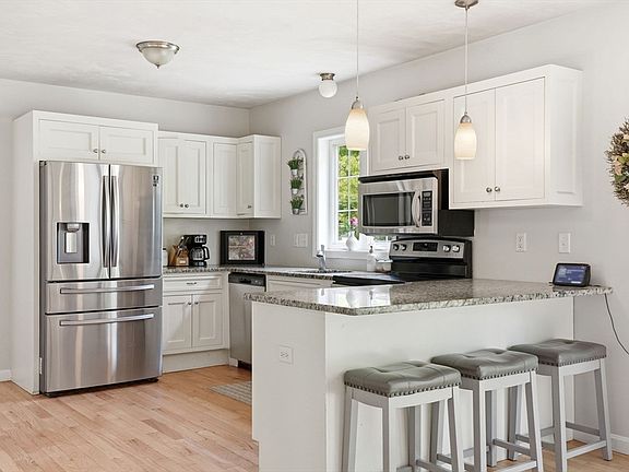 4th image of 7 Whispering Pines Dr