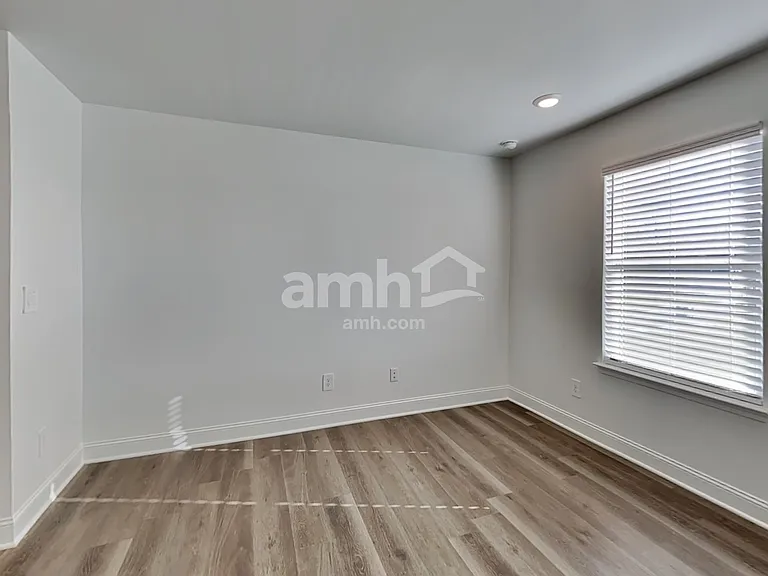 216 Latitia Ln — Photo 10
