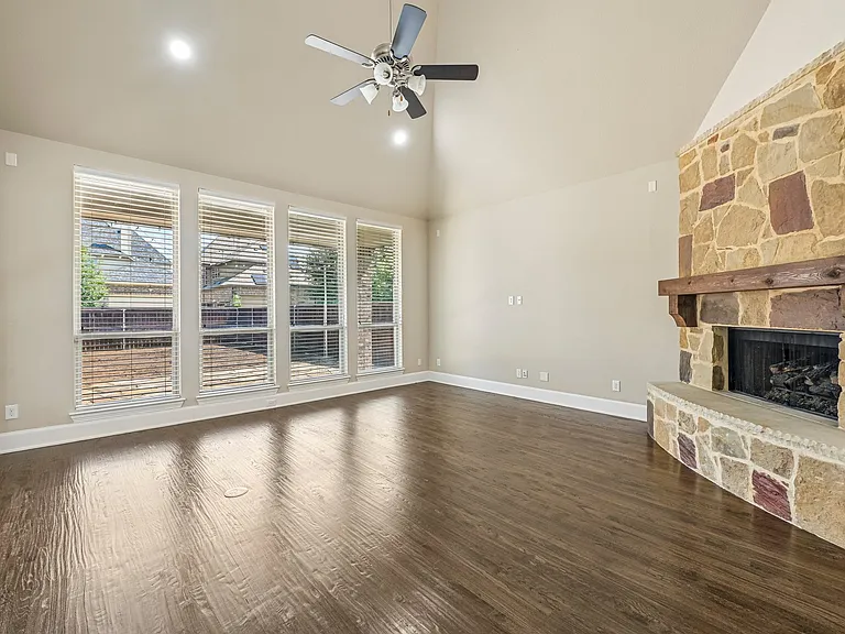 Natural light, can lights, and fan lights - bright and flowing!