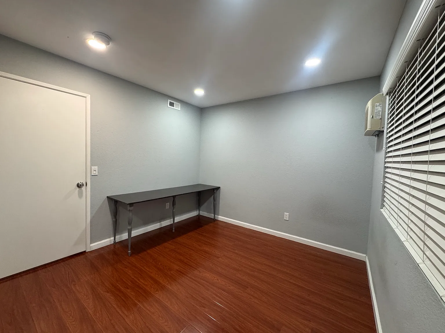 1 bed, 100 sqft, $900 — Photo 4