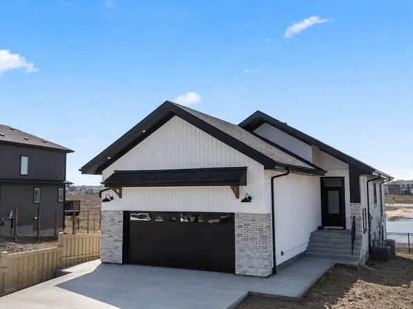 1411 Redpoll Ct, Edmonton, AB T5S 0V4