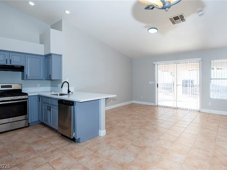 921 English Heather Dr — Photo 6