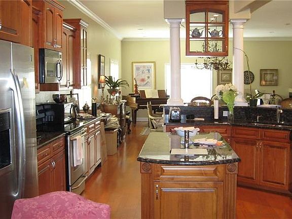 3rd image of 2402 W Morrison Ave Unit 3