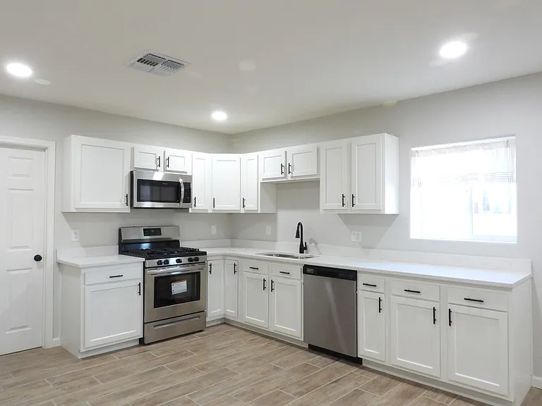 2639 N Fontana Ave — Photo 14