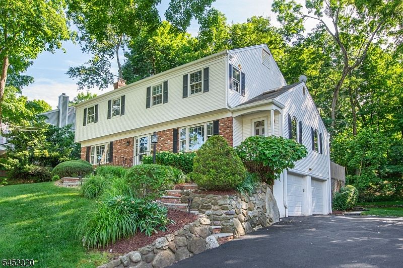 1st image of 12 Colonial Dr