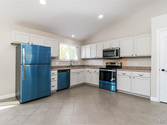 5th image of 805 Whisper Creek Ct
