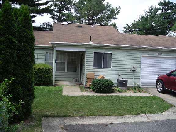 3rd image of 558 Malvern Court #B