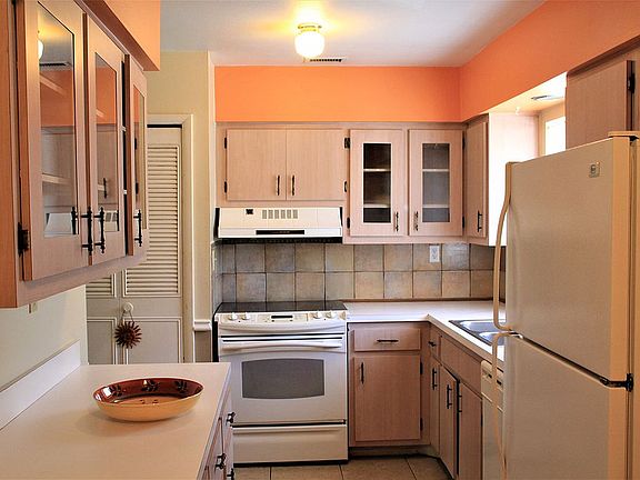 Kitchen seen from the back