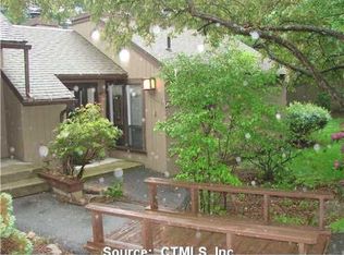 25 Conifer Ln, Avon, CT 06001