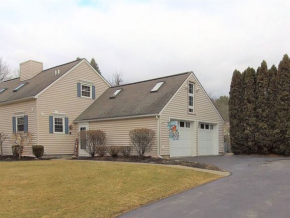2nd image of 17 Tanglewood Dr