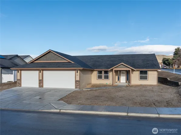 811 N Newport Loop, East Wenatchee, WA 98802