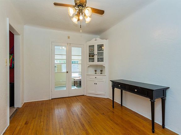 5th image of 2411 N Adoline Ave