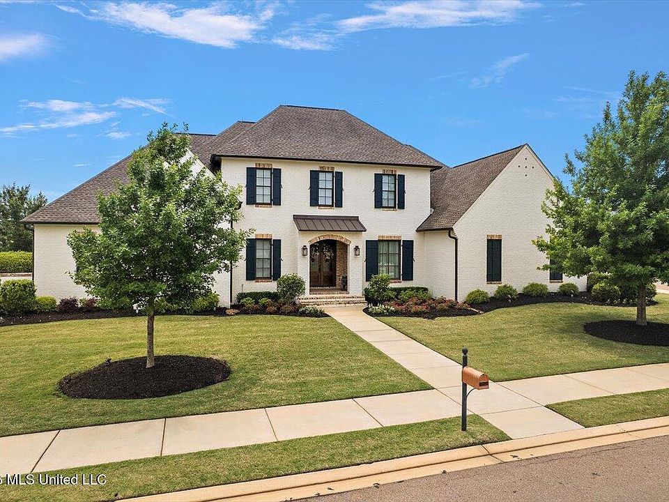 1st image of 330 Lake Village Dr