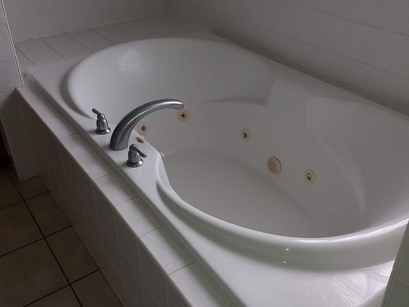 Jacuzzi Tub