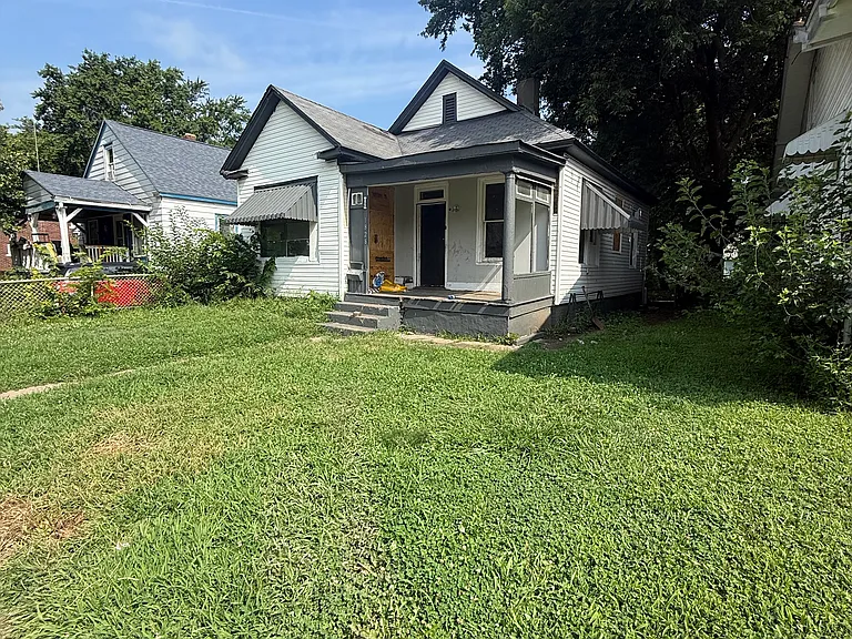 1828 E Main St — Photo 2