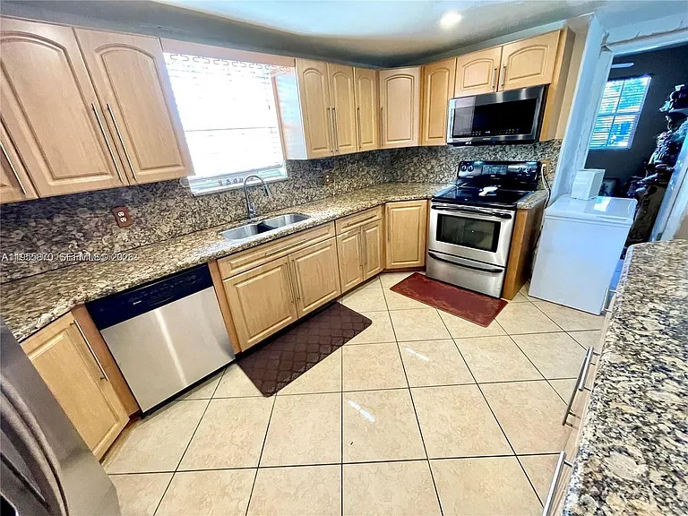 7150 Coolidge St — Photo 3