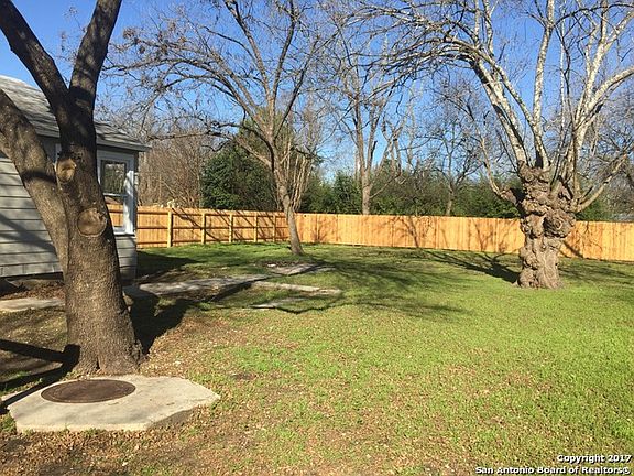 3rd image of 208 E Lindbergh Blvd