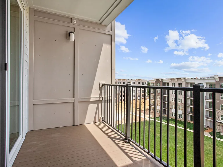 Avenue Grand — Photo 22