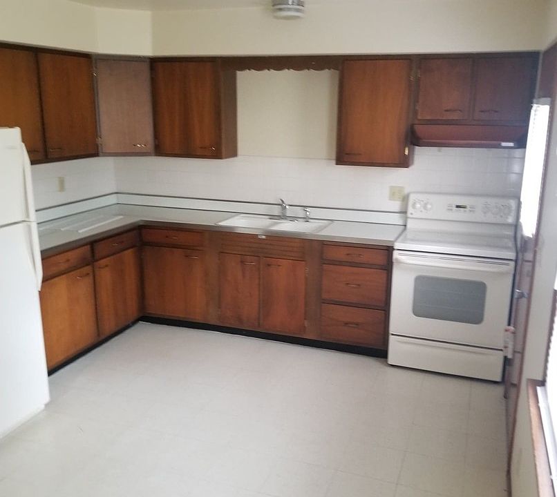 2nd image of 110 S Main St APT 5