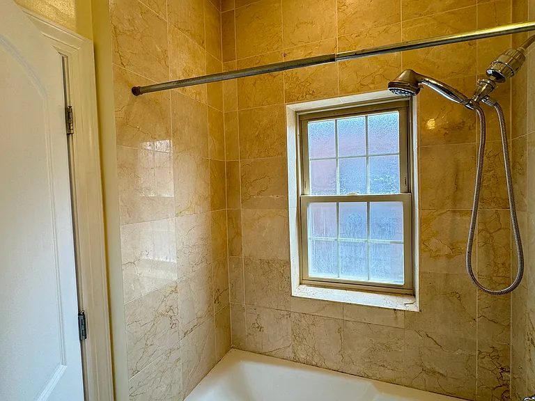 843 E 52nd St #3 — Photo 8