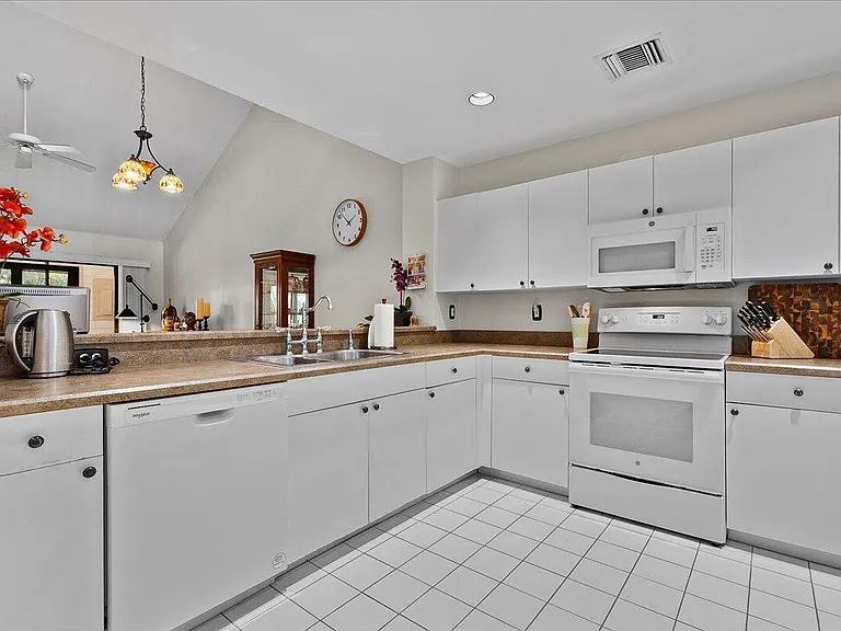 6111 SE Georgetown Pl — Photo 4