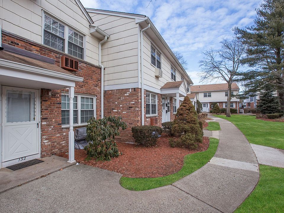 1st image of 132 Parkside Dr