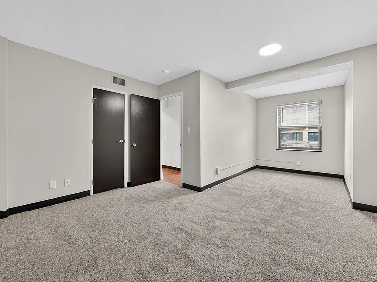 Commodore Place — Photo 14