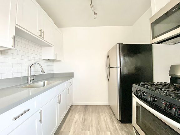 4th image of 141 S Normandie Ave APT 9