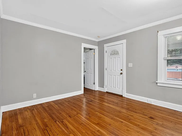 9006 Baroda Ave — Photo 9